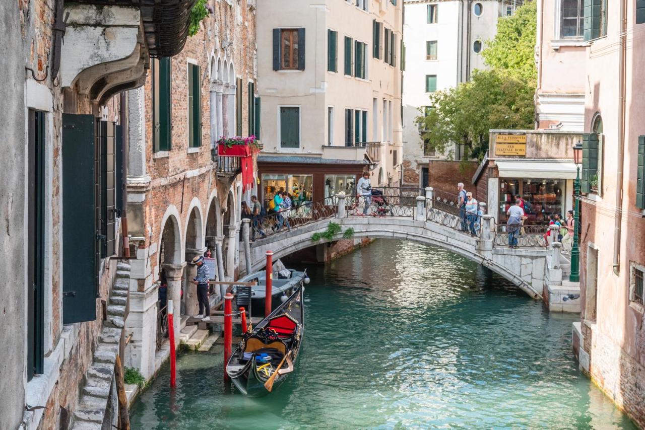 Camera Tripla con Vista Canale